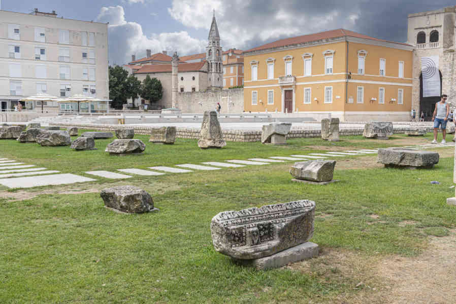 Croacia - Zadar 28 - Foro Romano.jpg